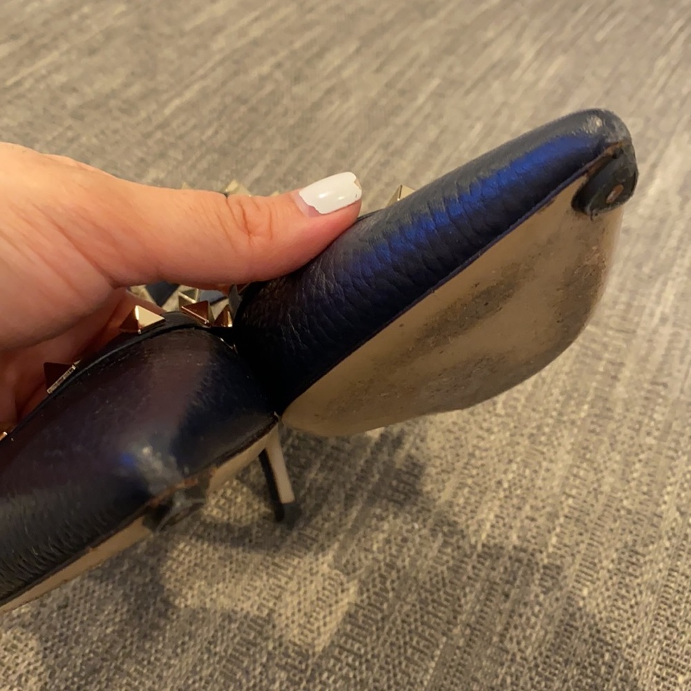 Valentino Garavani Navy Leather Rockstud T-Strap Pointed-Toe Heels - Picture 9 of 13